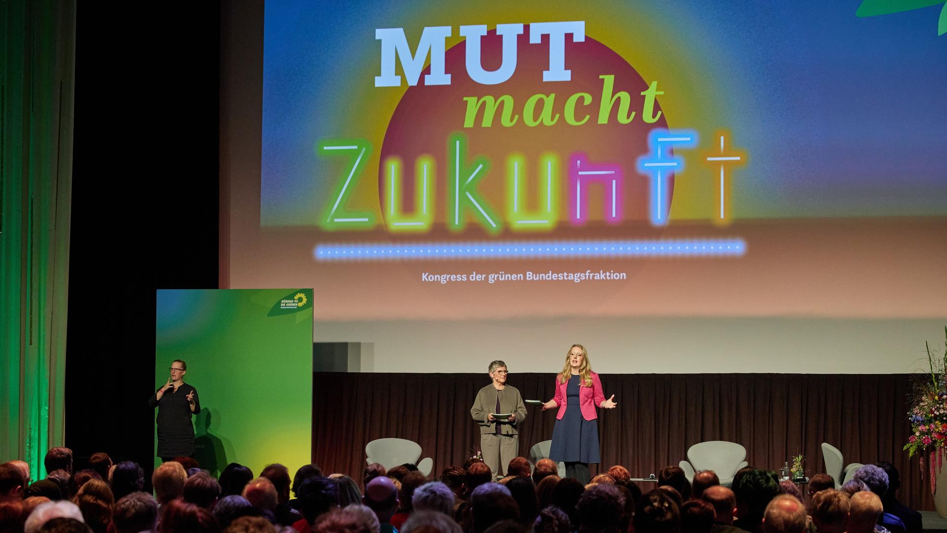 Berlin: Britta Haßelmann und Katharina Dröge, beide Fraktionsvorsitzende, eröffnen den Kongress der Grünen-Bundestagsfraktion "Mut macht Zukunft".