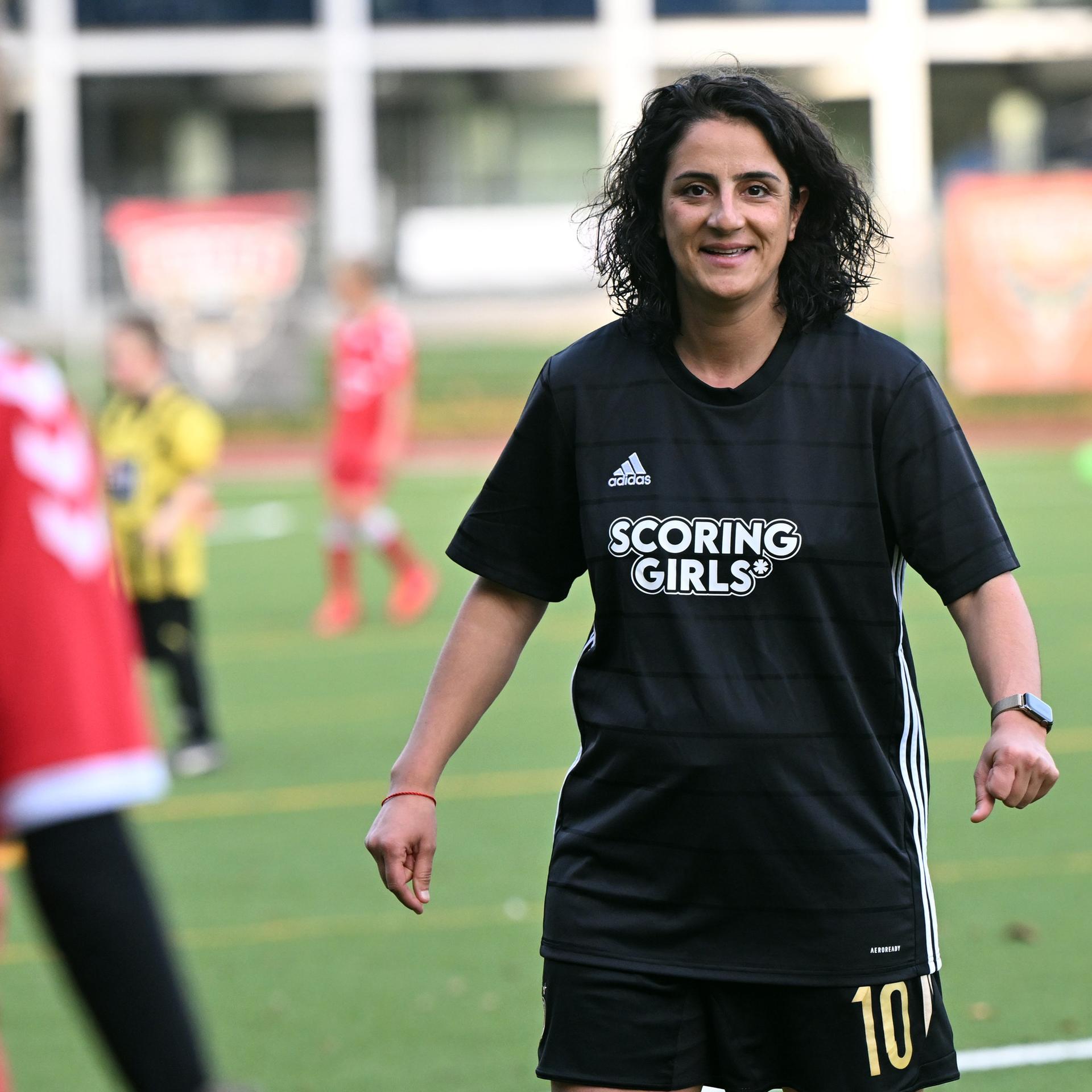 Ex-Bundesliga-Profi Tuğba Tekkal - Wie der Fußball Freiheit bringt