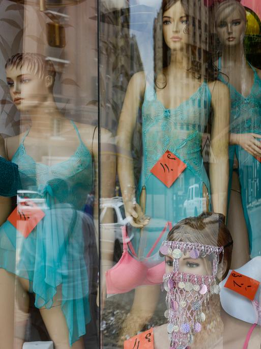 Schaufensterpuppen in einem Lingerie-Geschäft nahe des Tahir-Platzes in Kairo/Ägypten. 