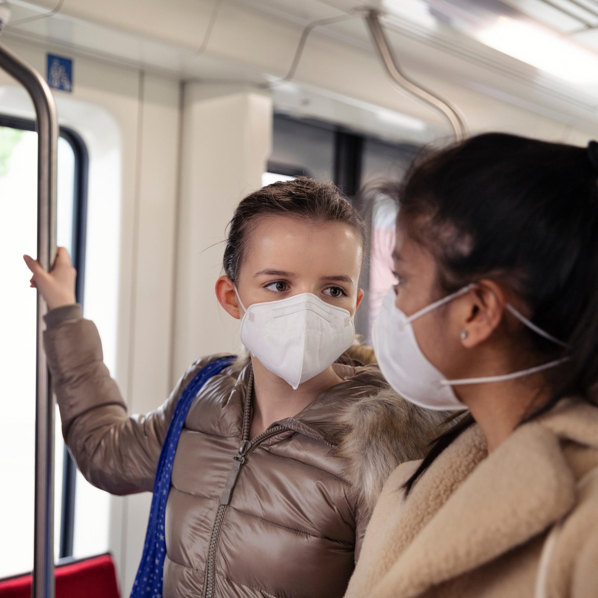 Maskenaffäre - Infektiologe: In Pandemien sind schnelle Entscheidungen wichtiger als perfekte