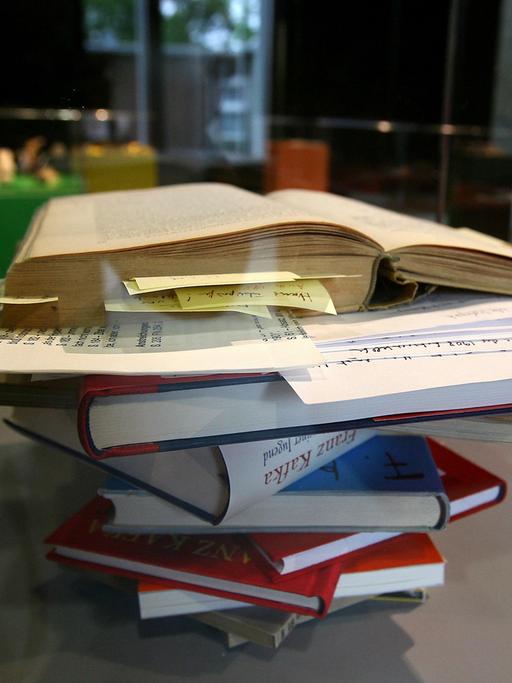 Ein Stapel Bücher