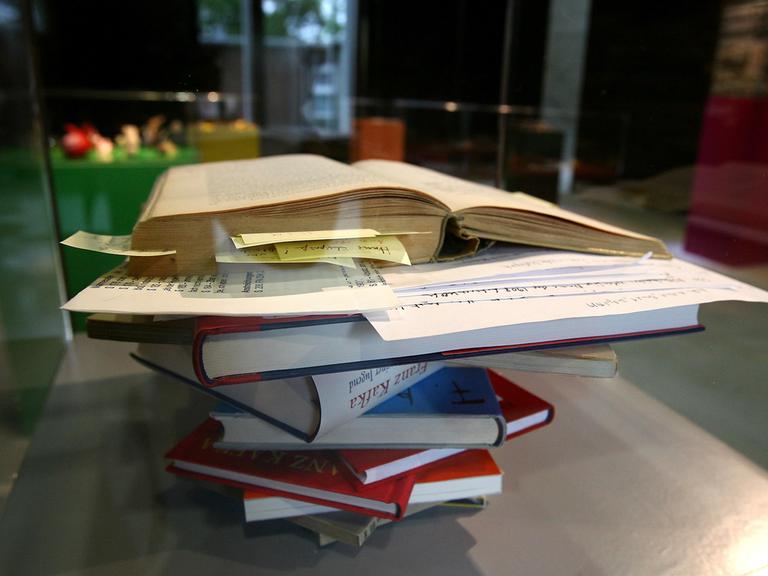 Ein Stapel Bücher