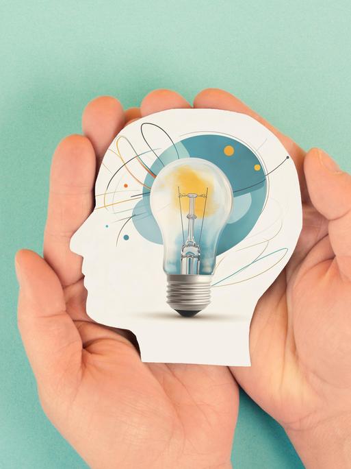 Eine Grafik: Zwei Hände halten ein aus Papier ausgeschnittenen Kopf. In dem Kopf ist eine Glühbirne. Die Grafik symbolisiert Wissenschaft und Forschung.