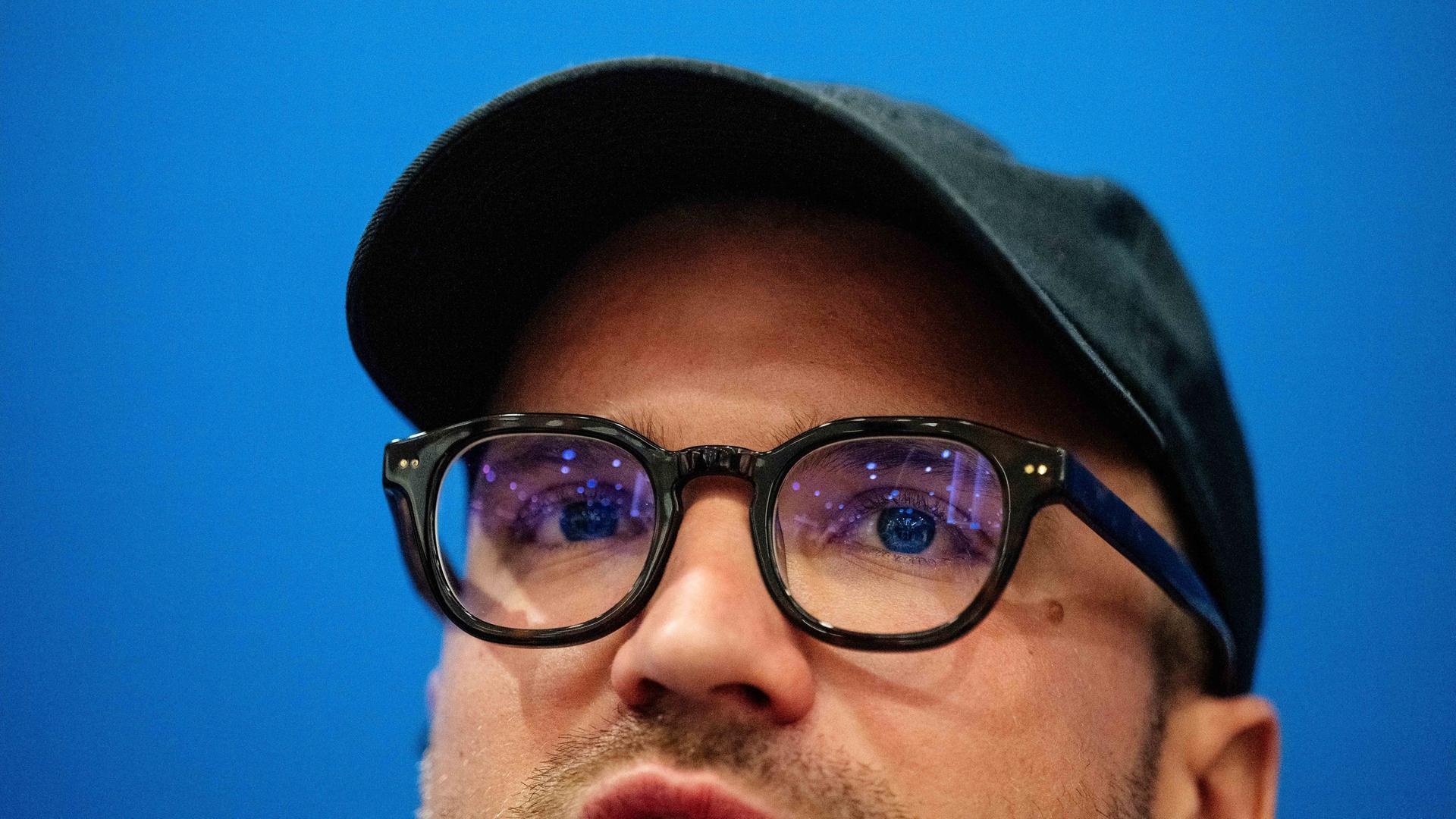 Enhanced Games, Las Vegas: Der deutsche Schwimmer Marius Kusch bei einer Pressekonferenz.