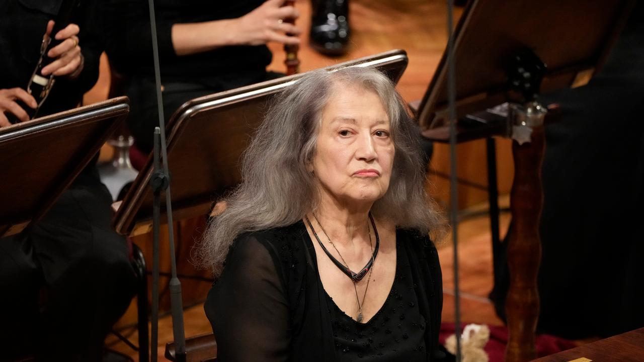 Martha Argerich spielt Werke von Ludwig van Beethoven während eines Galakonzerts zur Eröffnung des 2. Chopin-Wettbewerbs auf historischen Instrumenten in der Nationalphilharmonie in Warschau, Polen, am Donnerstag, dem 5. Oktober 2023.