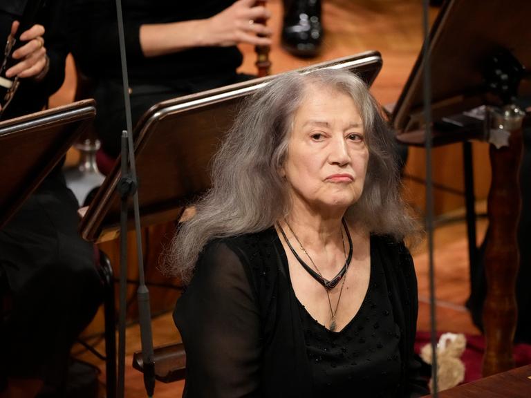 Martha Argerich spielt Werke von Ludwig van Beethoven während eines Galakonzerts zur Eröffnung des 2. Chopin-Wettbewerbs auf historischen Instrumenten in der Nationalphilharmonie in Warschau, Polen, am Donnerstag, dem 5. Oktober 2023. Martha Argerich spielt Werke von Ludwig van Beethoven während eines Galakonzerts zur Eröffnung des 2. Chopin-Wettbewerbs auf historischen Instrumenten in der Nationalphilharmonie in Warschau, Polen, am Donnerstag, dem 5. Oktober 2023.