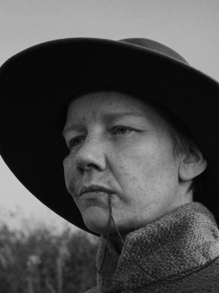 Sandra Hüller als Rose in einer Szene des Films "Rose". Der Film kommt am 30.04.2026 in die deutschen Kinos.