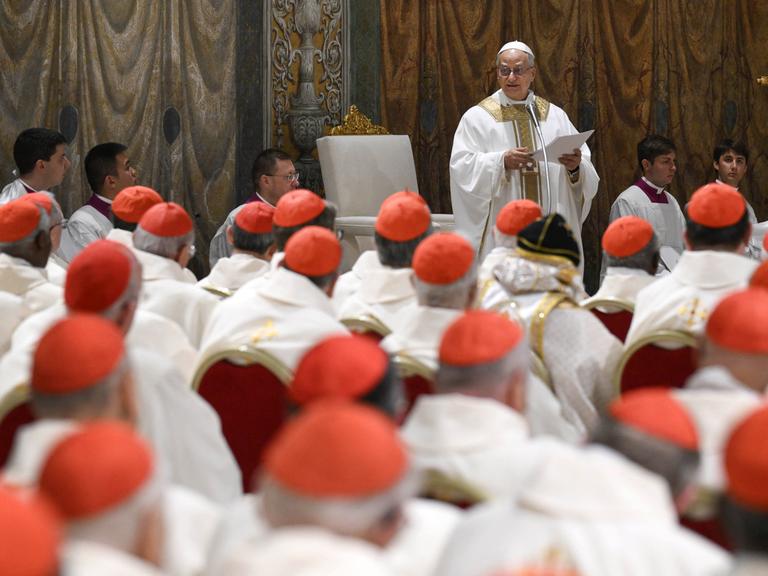 Am Morgen nach seiner Wahl zum 267. Papst zelebriert Papst Leo XIV. seine erste Messe als Papst
