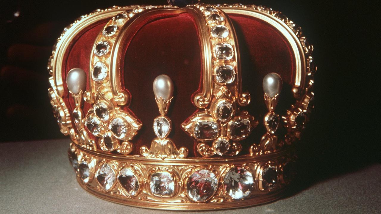 Die mit Brillanten und Saphiren besetzte mehrere hunderttausend Mark werte Preussische Königskrone ließ sich der letzte deutsche Kaiser Wilhelm II.1889 anfertigen. 