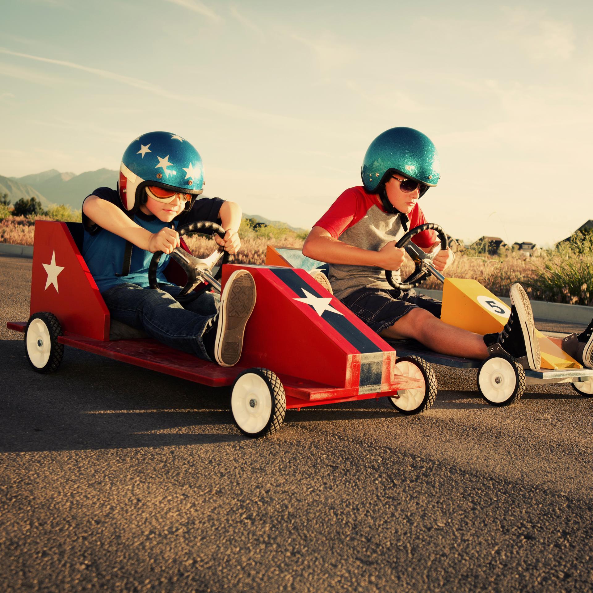 Kakadu - bei euch - Julia fährt Seifenkiste