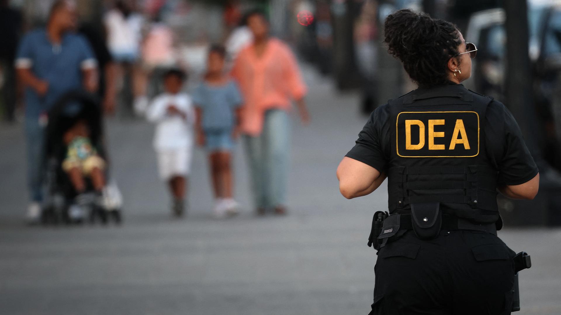 Eine Ermittlerin der US-Antidrogenbehörde DEA auf Patrouille