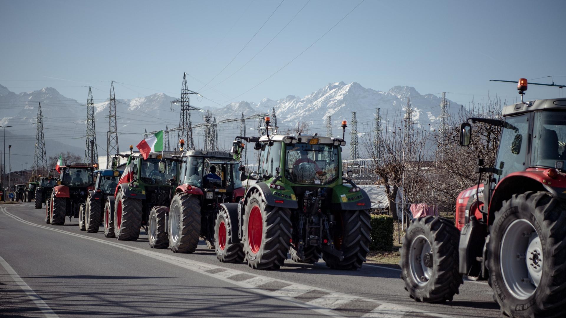 Italien, Cuneo: Der Protest der Landwirte, der bereits in verschiedenen Teilen Italiens und Europas gegen die EU-Agrarpolitik stattfand, kommt nach Cuneo.