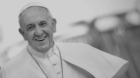 Viele Zeitungen kommentieren den Tod von Papst Franziskus.