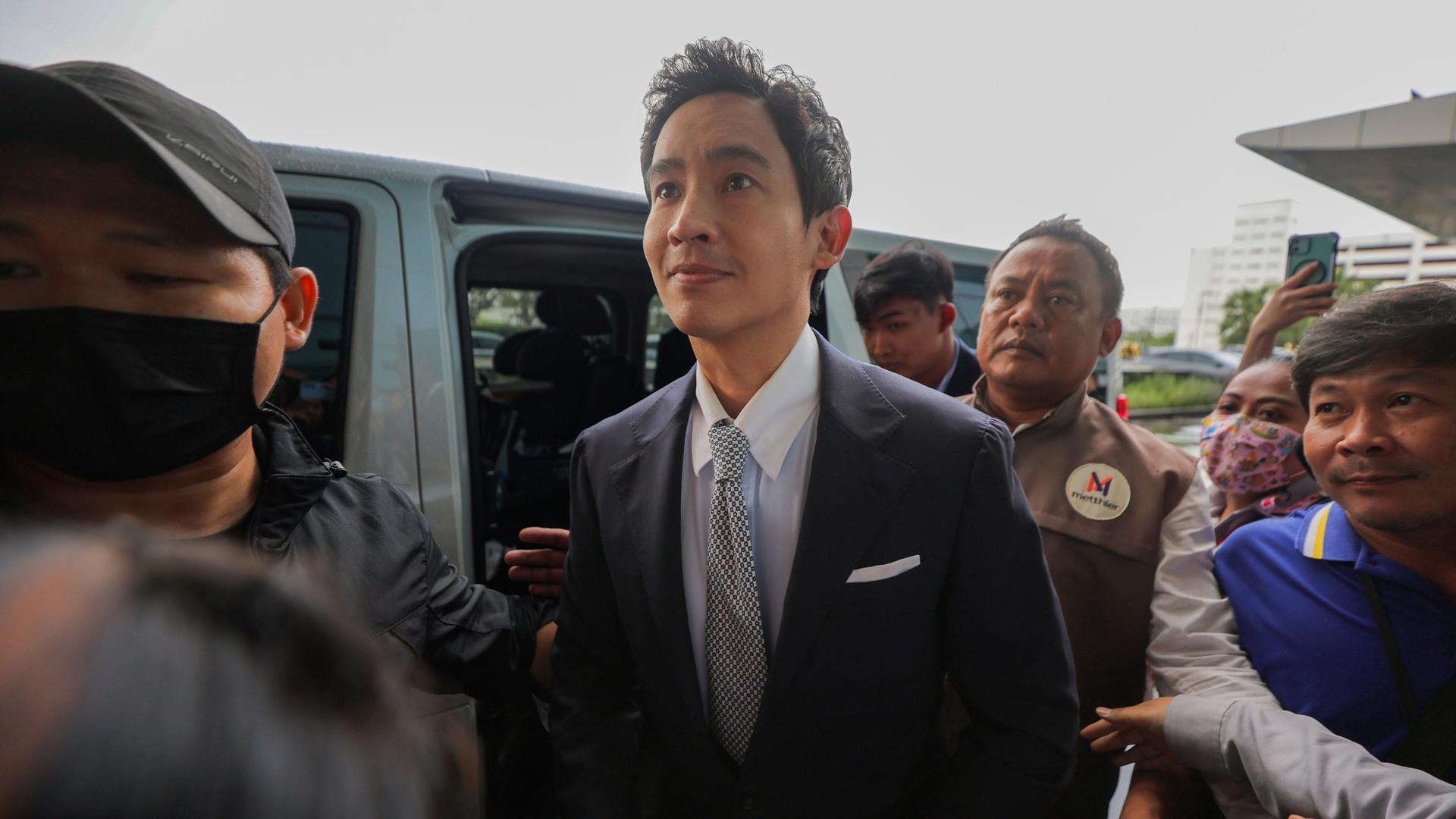 Thailand, Bangkok: Der ehemalige Vorsitzende der Move Forward Party, Pita Limjaroenrat, kommt vor dem Verfassungsgericht an.
