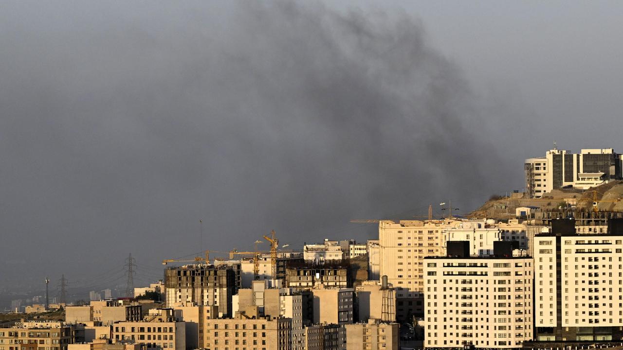 Rauch über Teheran nach einem Luftangriff am 5. April 2026.