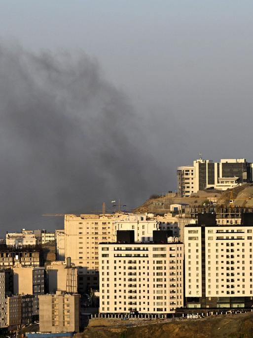 Rauch über Teheran nach einem Luftangriff am 5. April 2026.