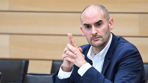 Dayal Bayaz von den Grünen hat sih im Dlf erneut für eine Reform der Schuldenbremse ausgesprochen