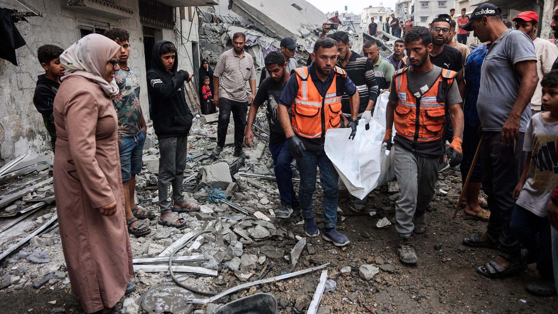 EDITORS NOTE: Graphic content / Palestinians carry bodies they recovered from the rubble of a house destroyed in an overnight Israeli strike in Gaza City on October 29, 2025. Gaza's civil defence agency said on October 29 that overnight air strikes killed at least 50 people in the Palestinian territory, as the Israeli military hit a string of targets after an attack that left a soldier dead. Israel began carrying out air strikes on October 28 after accusing Hamas of attacking Israeli troops in Gaza and violating the truce. (Photo by Omar AL-QATTAA / AFP) EDITORS NOTE: Graphic content / Palestinians carry bodies they recovered from the rubble of a house destroyed in an overnight Israeli strike in Gaza City on October 29, 2025. Gaza's civil defence agency said on October 29 that overnight air strikes killed at least 50 people in the Palestinian territory, as the Israeli military hit a string of targets after an attack that left a soldier dead. Israel began carrying out air strikes on October 28 after accusing Hamas of attacking Israeli troops in Gaza and violating the truce. (Photo by Omar AL-QATTAA / AFP)