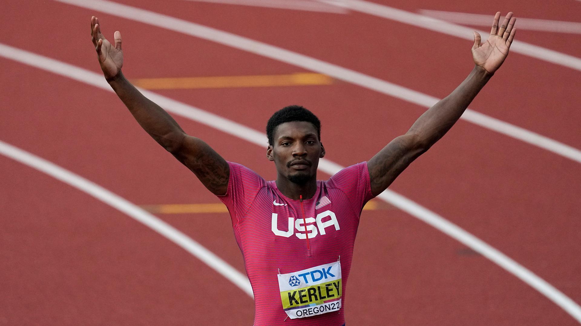 Fred Kerley jubelt nach seinem WM-Sieg im Sprint über 110 Meter. Fred Kerley jubelt nach seinem WM-Sieg im Sprint über 110 Meter.