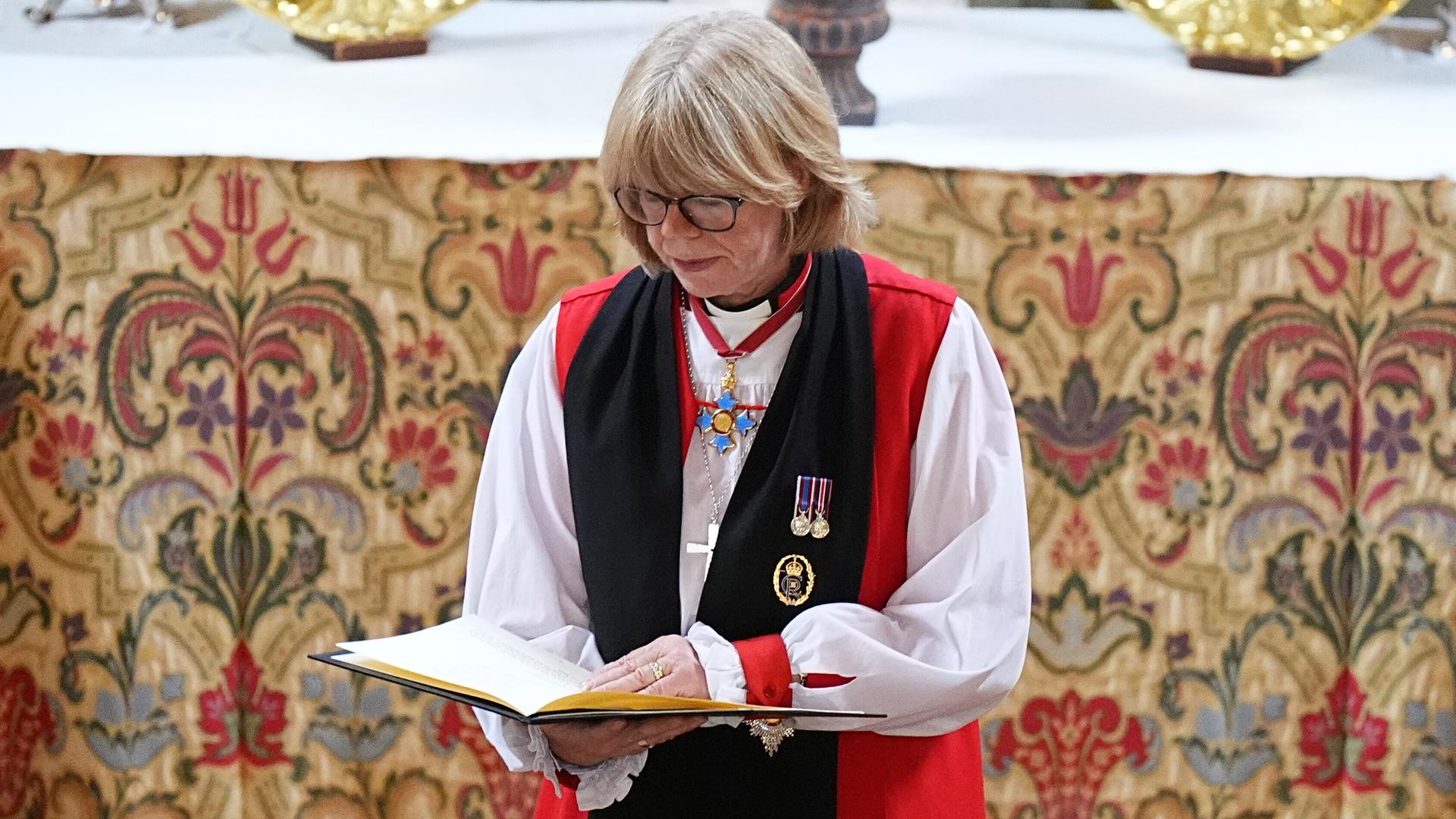 Sarah Mullally, Bischöfin von London, während eines Gottesdienstes 