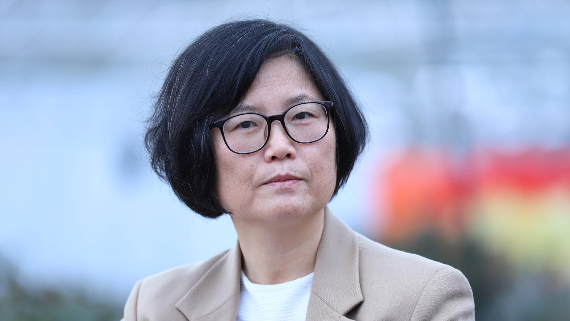 Porträt von Ki-Hyang Lee, Gewinnerin des Preises der Leipziger Buchmesse in der Kategorie Übersetzung 2024.