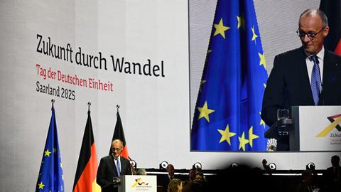 Bundeskanzler Friedrich Merz spricht beim Festakt zum Tag der Deutschen Einheit in Saarbrücken.