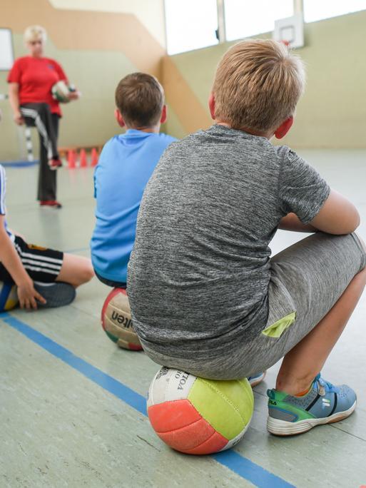 Schulkinder der Vorstadt-Grundschule Strausberg nehmen an dem Projekt "Sport ohne Akkord" vom Kreissportbund Märkisch-Oderland e.V. teil.