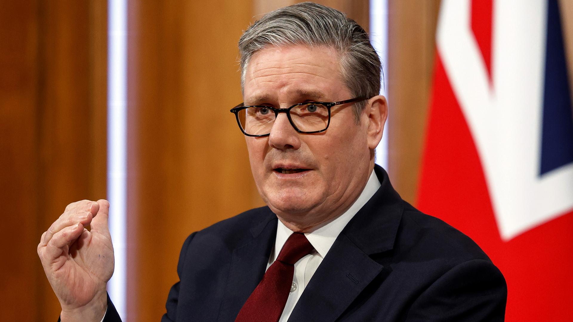 London: Der britische Premierminister Keir Starmer informiert während einer Pressekonferenz im Besprechungsraum in der Downing Street. London: Der britische Premierminister Keir Starmer informiert während einer Pressekonferenz im Besprechungsraum in der Downing Street.