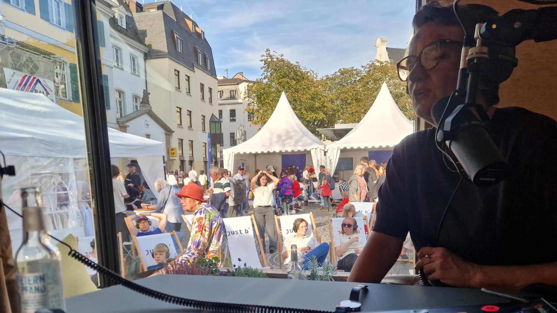 Mini-Panel-Diskussion aus dem Tiny-Podcaststudio auf dem b:future-Festival Bonn.