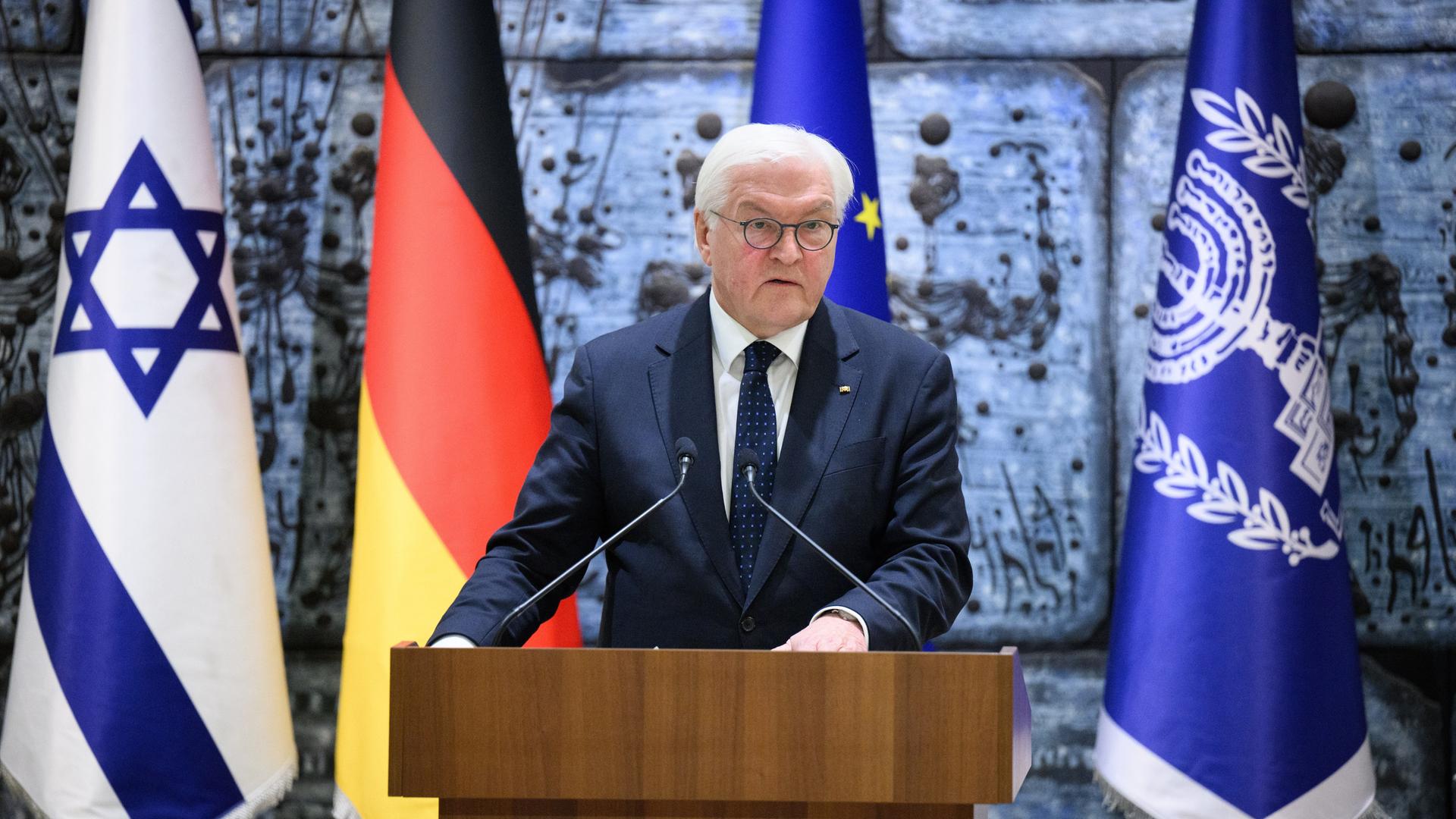 Der Bundespräsident spricht bei einer Pressekonferenz.