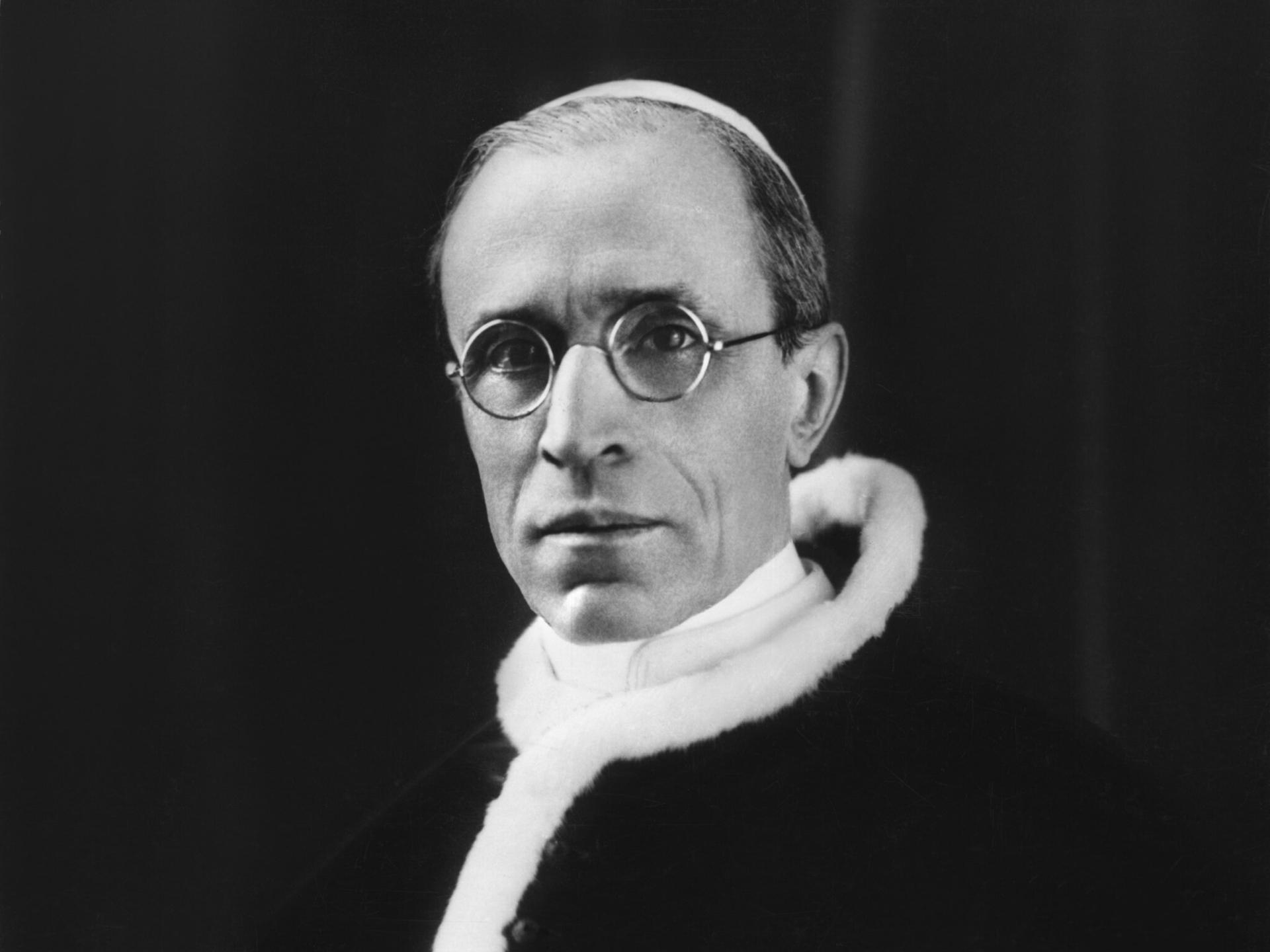 Schwarz-Weiß-Porträt von Papst Pius XII.