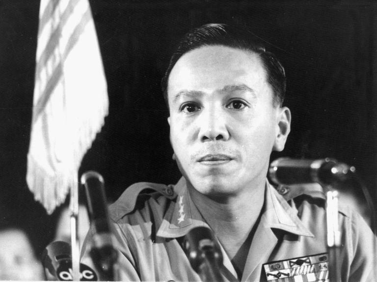 Schwarzweißporträt von Nguyen Van Thieu