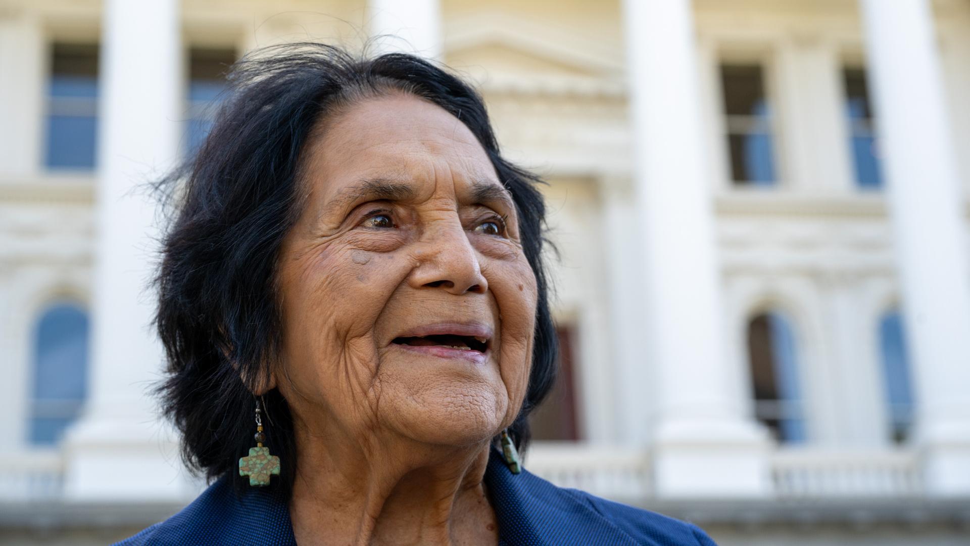 Dolores Huerta steht in Sacramento im August 2026.
