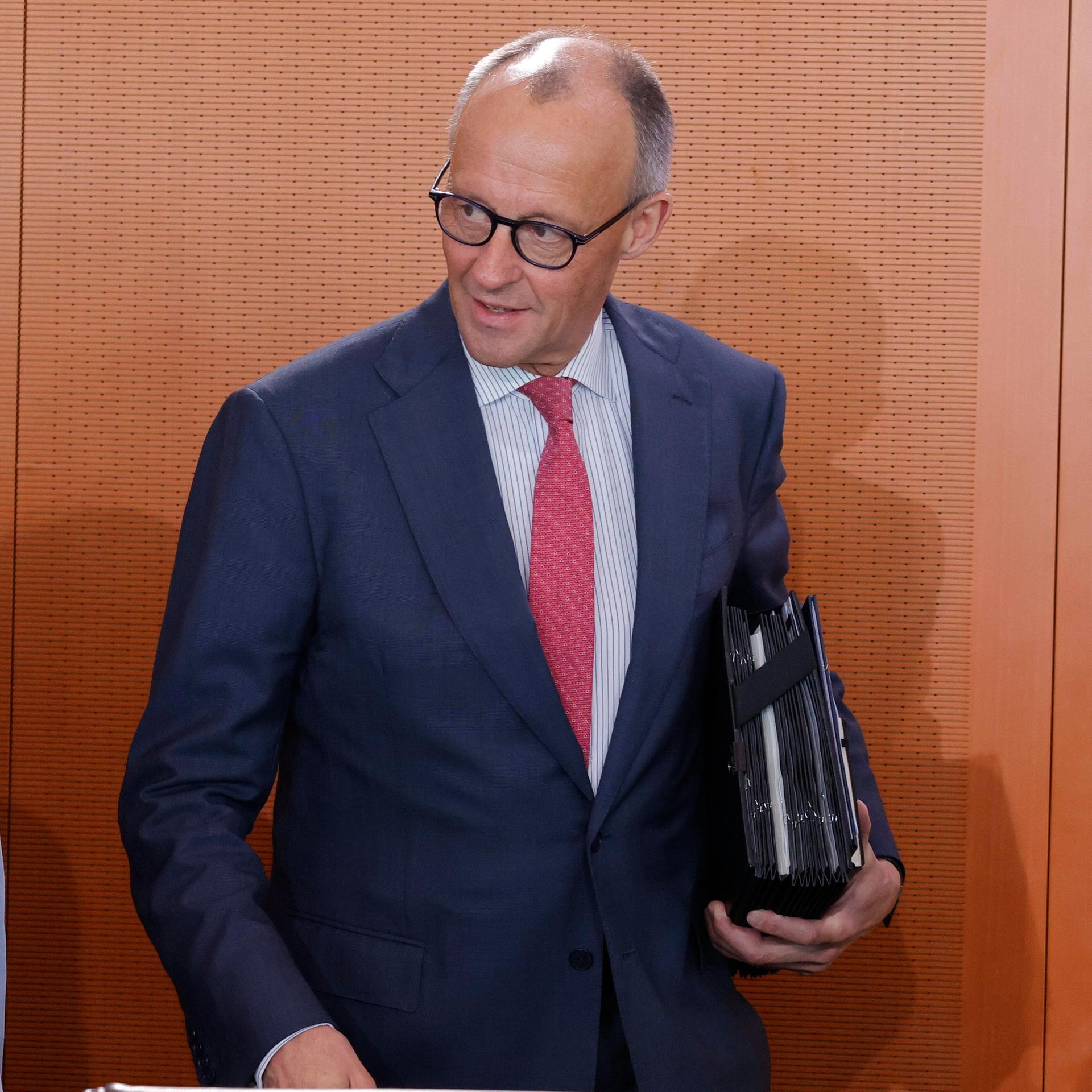 Ein Jahr Merz - Von der Mühsal des Regierens