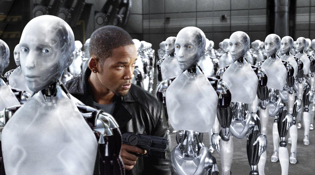 Will Smith zwischen Robotern im Film "I Robot" (2004)