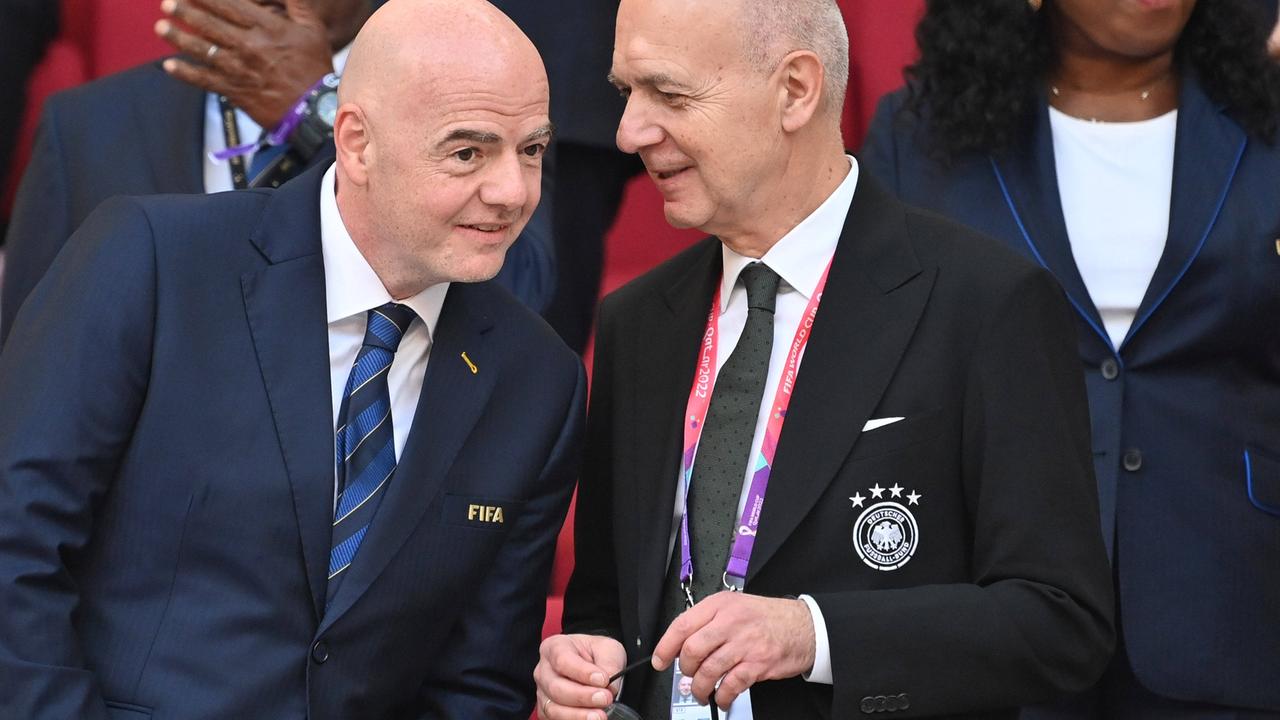 FIFA-Präsident Gianni Infantino (l.) mit DFB-Präsident Bernd Neuendorf