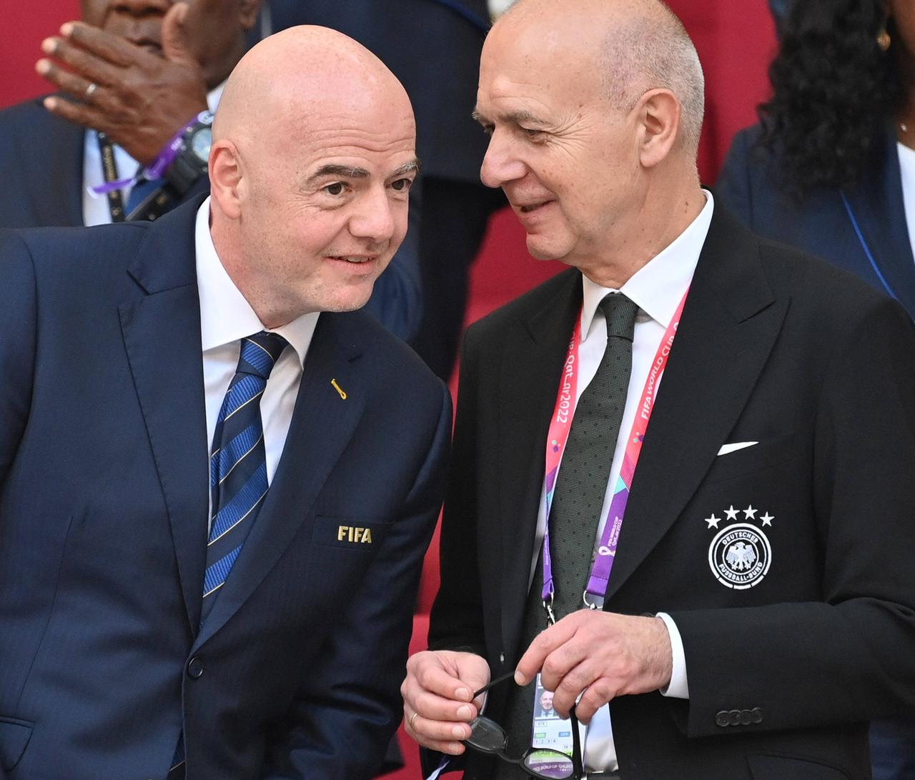 FIFA-Präsident Gianni Infantino (l.) mit DFB-Präsident Bernd Neuendorf