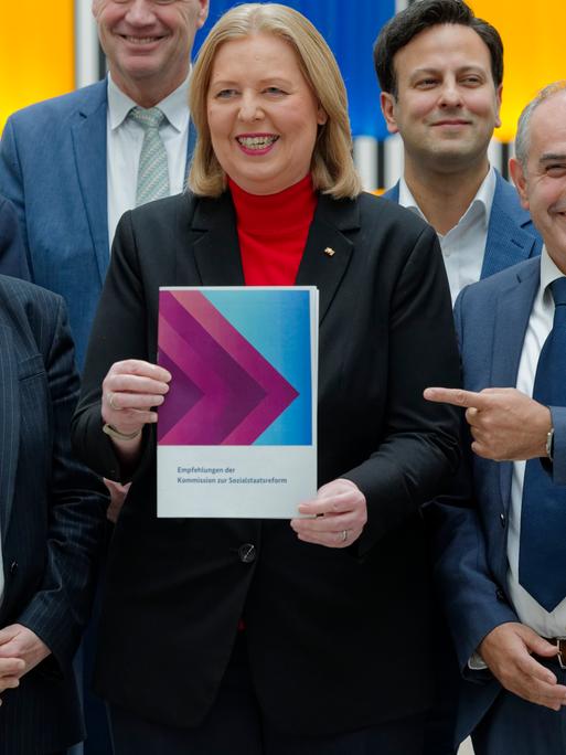 Bärbel Bas (SPD), Bundesministerin für Arbeit und Soziales, stellte im Januar 2026 den Abschlussbericht der Kommission zur Sozialstaatsreform vor.