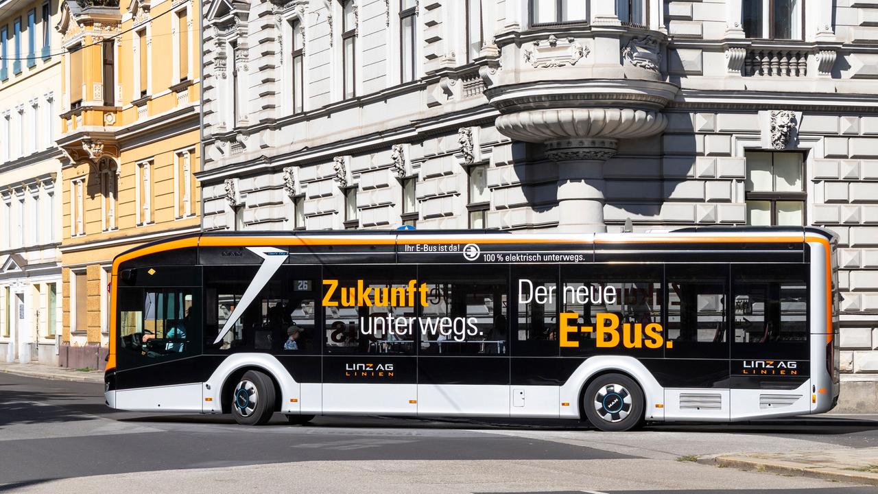 Ein Elektro-Bus in Linz, Österreich