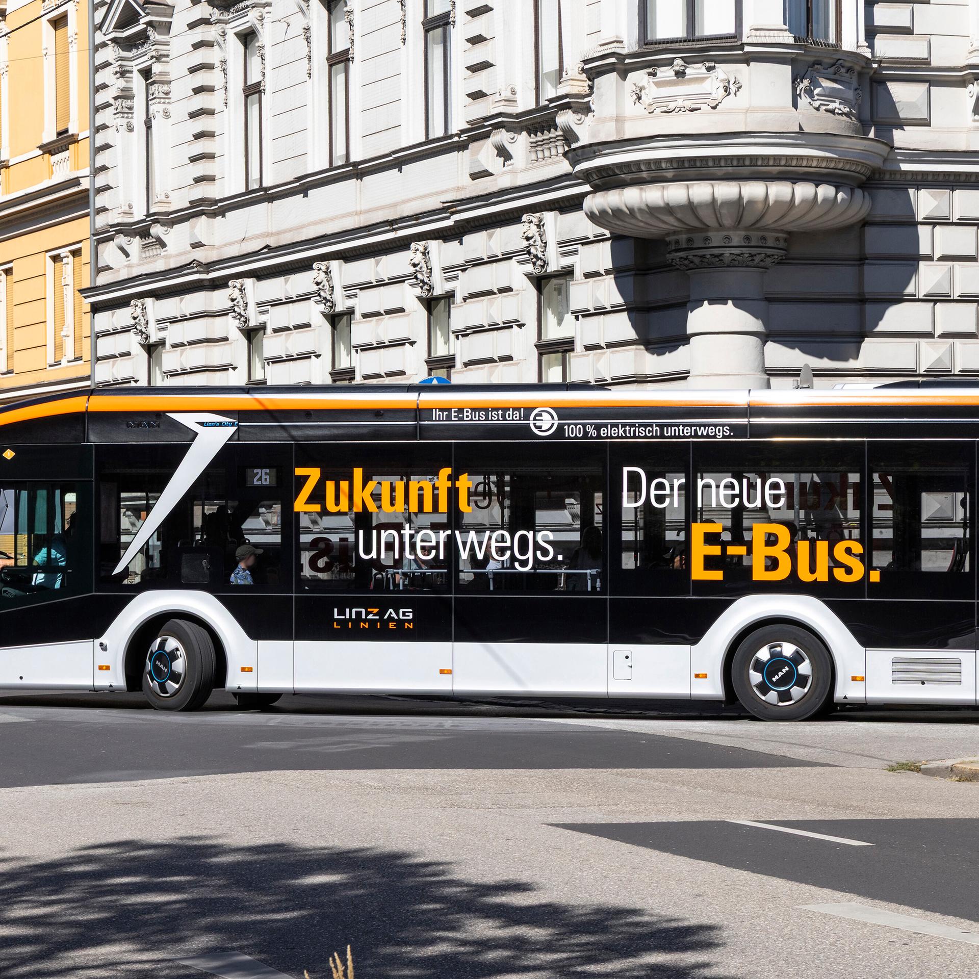 Ein Elektro-Bus in Linz, Österreich