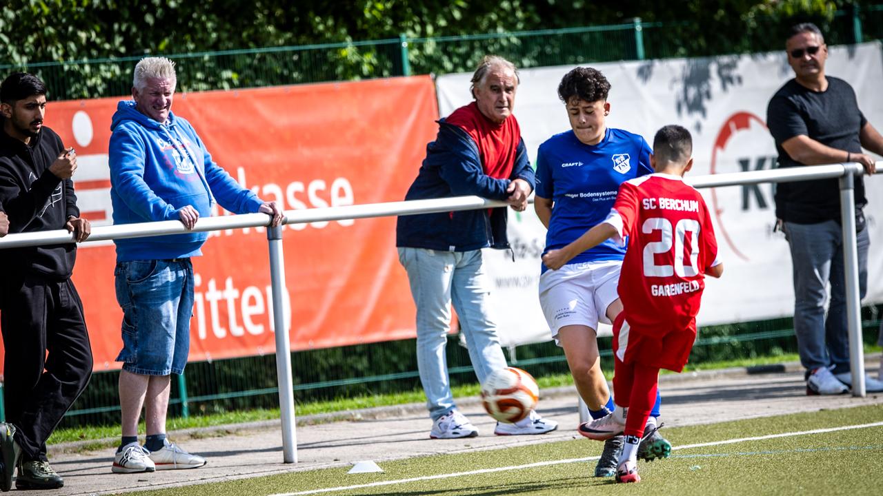 Szene aus dem Jugendfußballspiel in der C-Jugend zwischen FSV Witten gegen SC Berchum Garenfeld 