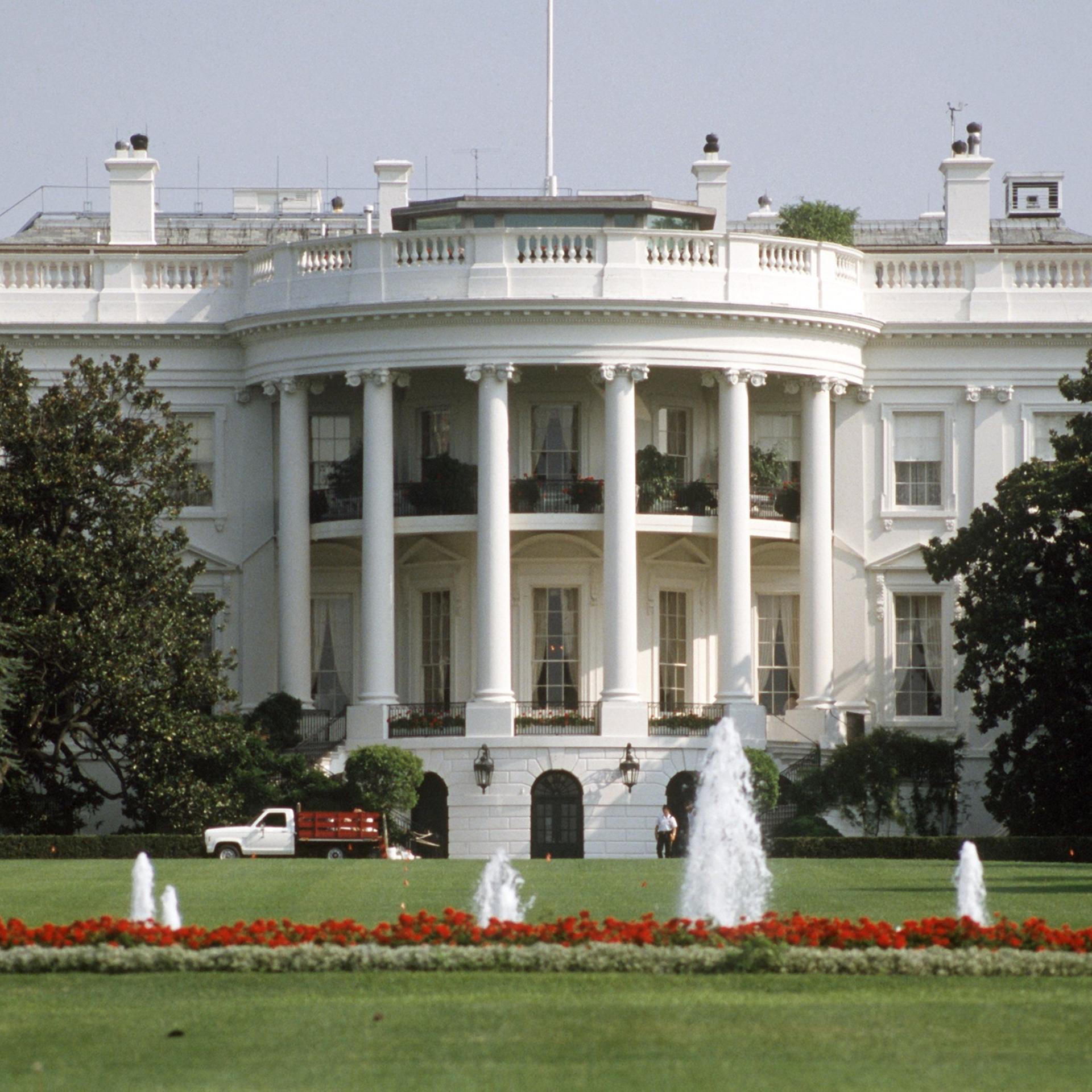 Gewalt gegen Demonstranten - USA kündigen Strafzölle für Länder mit Iran-Geschäften an