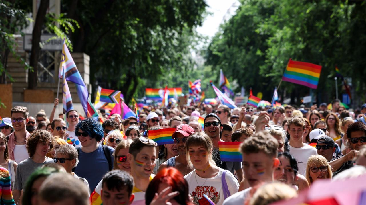Wie Viele Fälle Hat Ungarisch Budapest - Ungarisches Parlament vor Abstimmung über Verbot von Pride