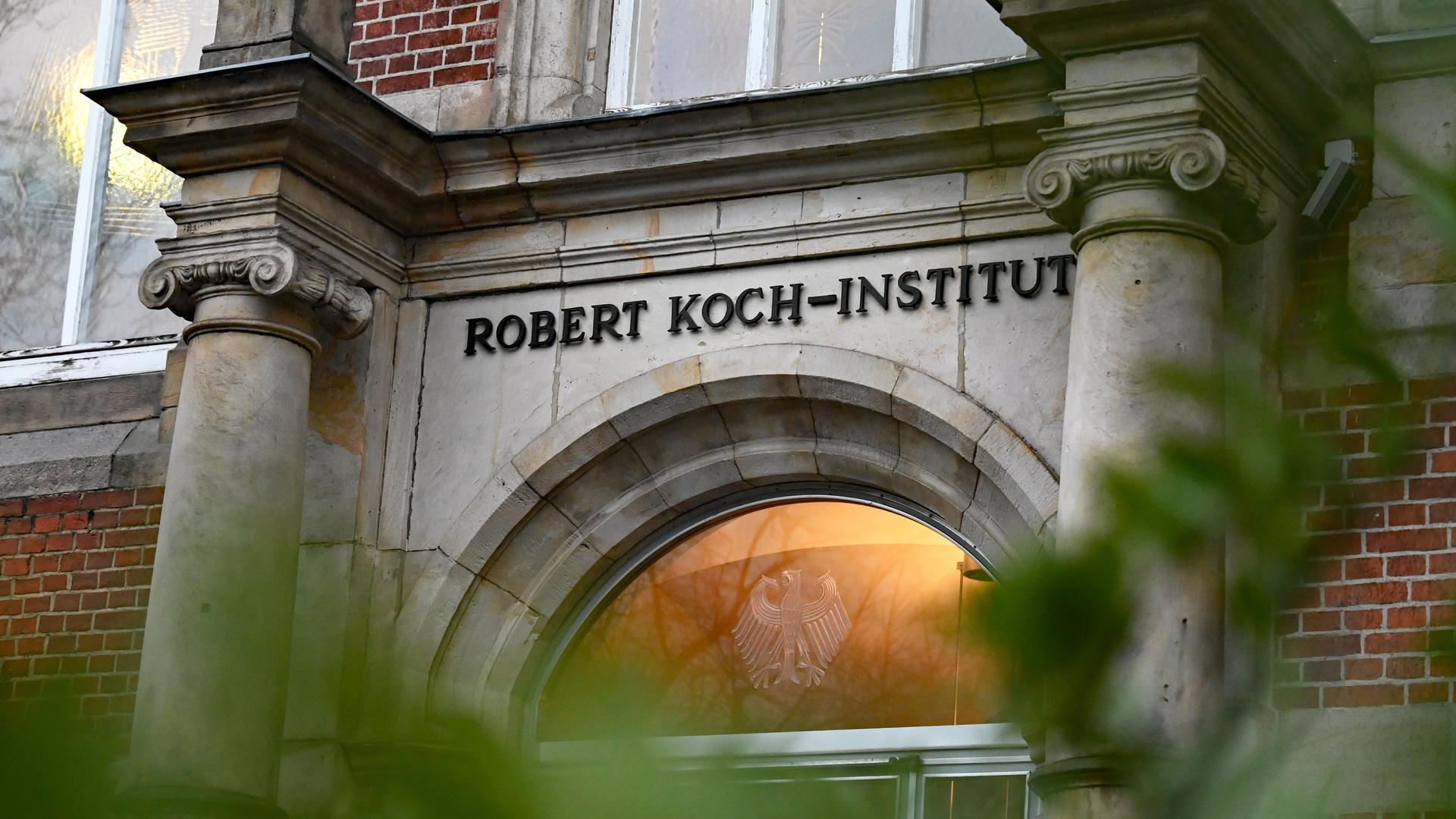 Der Eingang zum Robert Koch-Institut (RKI). 