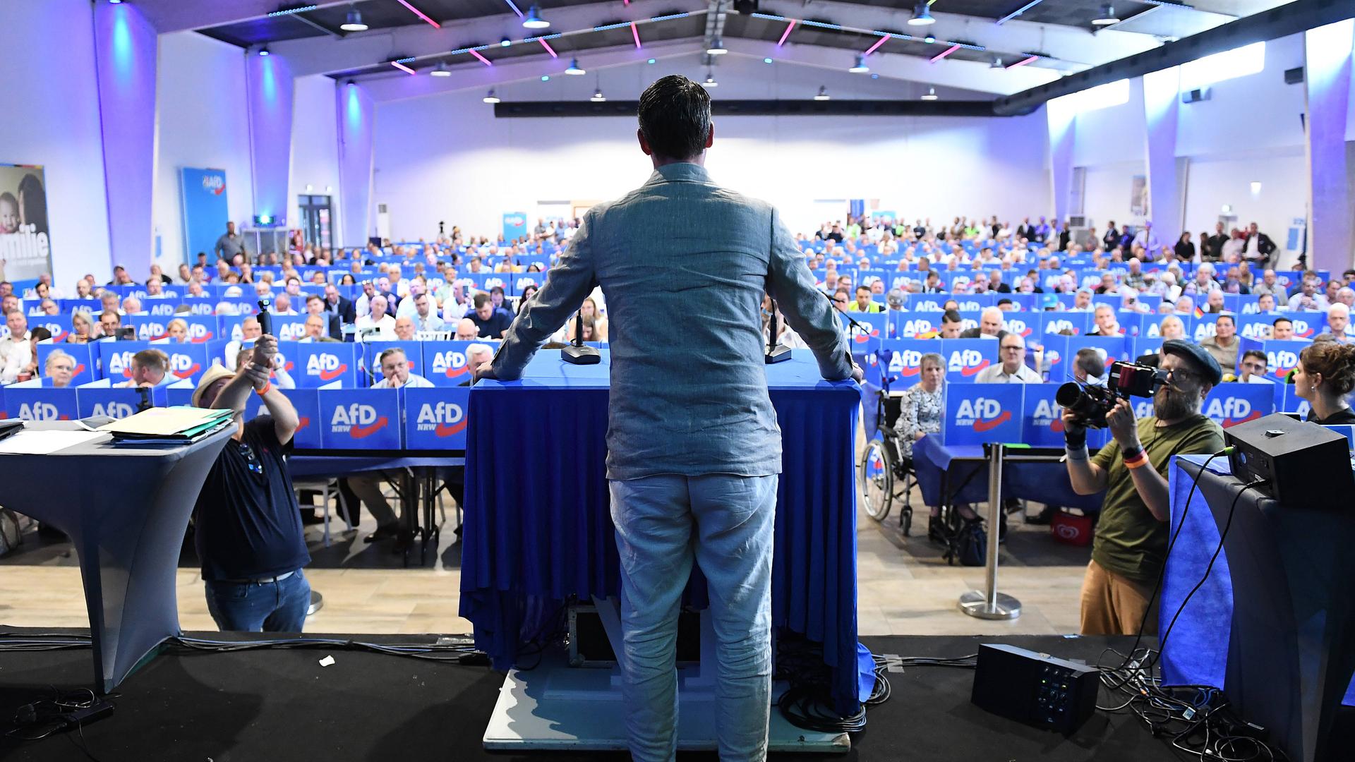Listenaufstellung der AfD NRW am 11.07.2026 im Eventzentrum.NRW in Marl Matthias Helferich AfD, Ratsmitglied in Dortmund, Mitglied des Deutschen Bundestages. Listenaufstellung der AfD NRW am 11.07.2026 im Eventzentrum.NRW in Marl Matthias Helferich AfD, Ratsmitglied in Dortmund, Mitglied des Deutschen Bundestages.