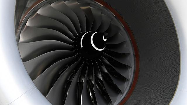 Blick auf eine Turbinenschaufel eines Flugzeug-Triebwerks