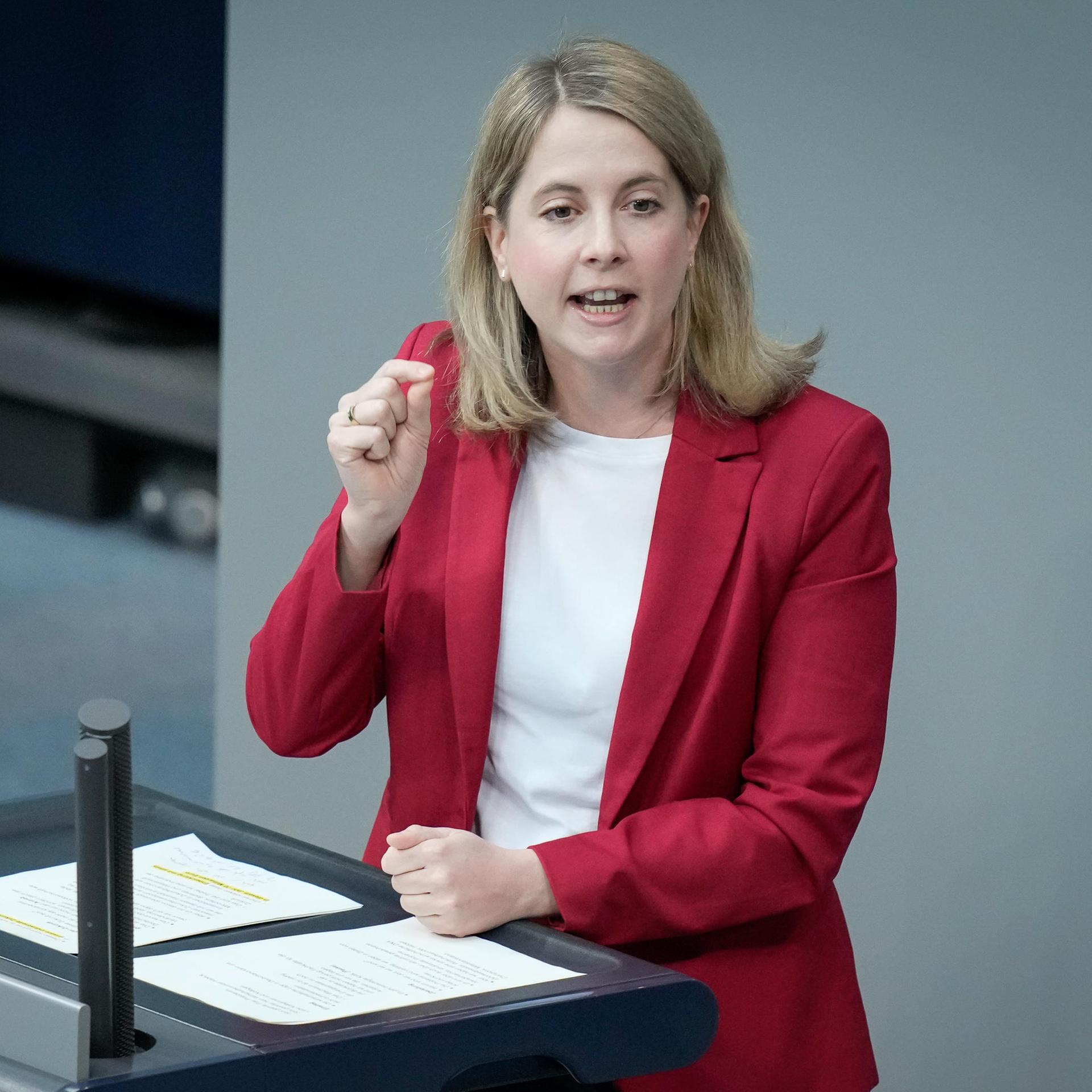 Erdgas und Erdöl - Bauministerin Hubertz will Vermieter an steigenden Heizkosten beteiligen