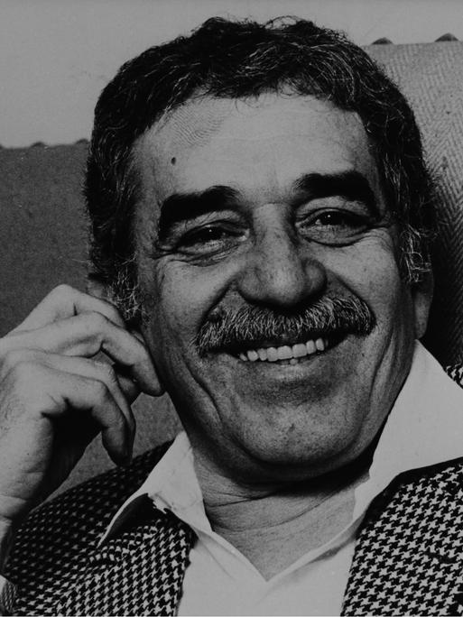 Gabriel García Márquez lacht in die Kamera