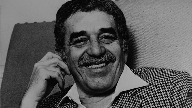 Gabriel García Márquez lacht in die Kamera