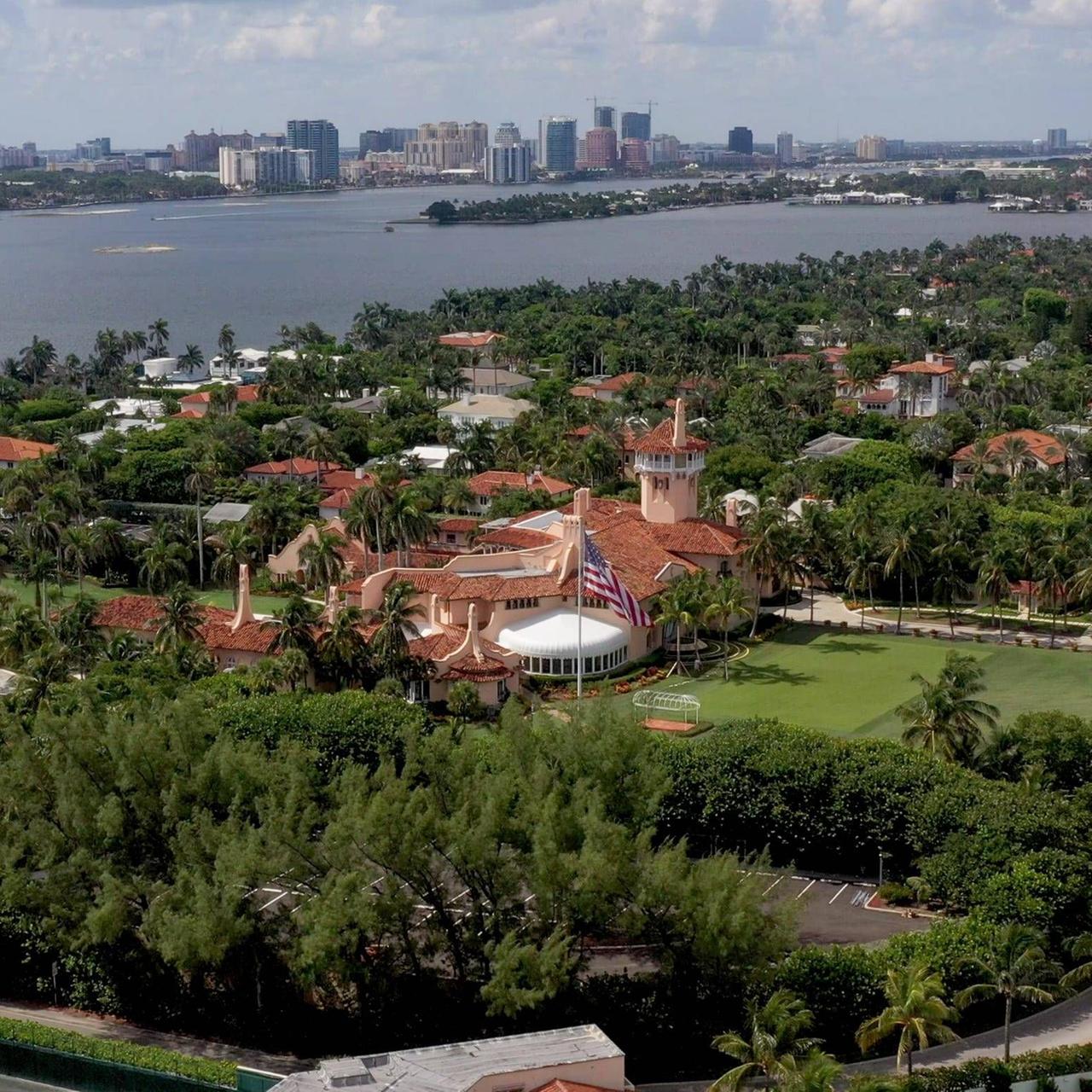 Das Grundstück von Ex-US-Präsident Trump Mar-a-Lago aus der Luft gesehen. 